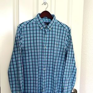 Vineyard vines performance shirt M